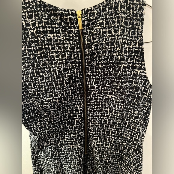 MICHAEL KORS BLACK AND WHITE  SLEEVELESS MINI DRESS - Picture 4 of 4